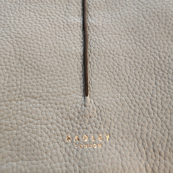 Radley London Hillgate Place Soft Gray Leather/Chain Crossbody W/ Dust Bag NWT - Picture 14 of 16